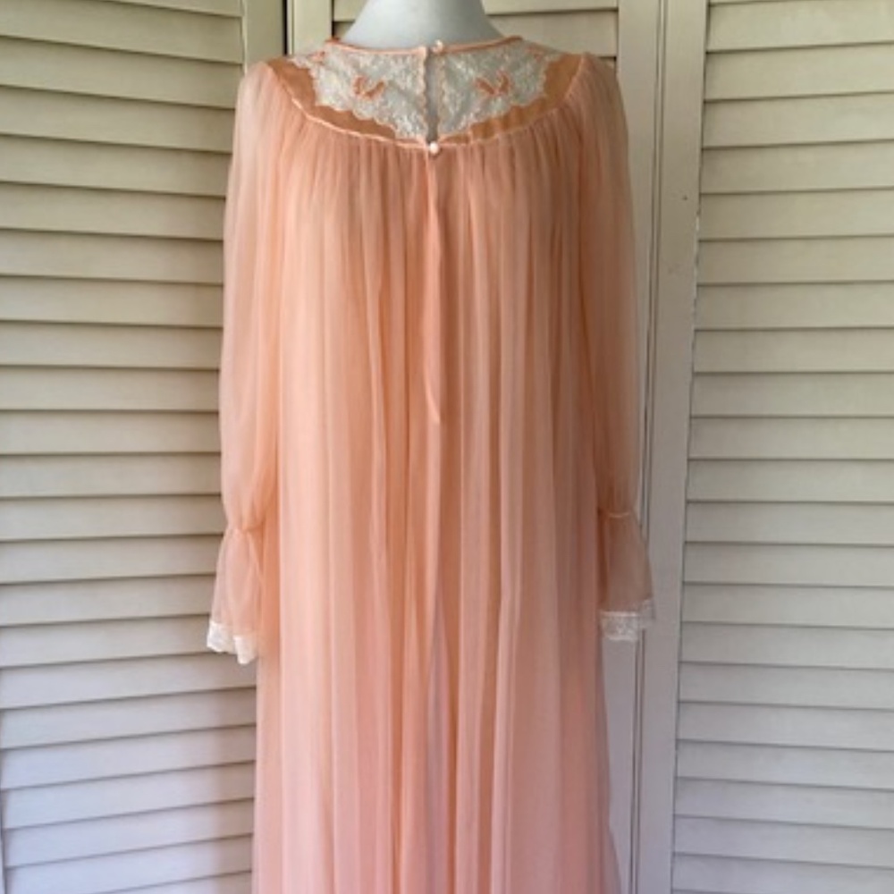 1970's Peach Nylon and Chiffon Peignoir Set
